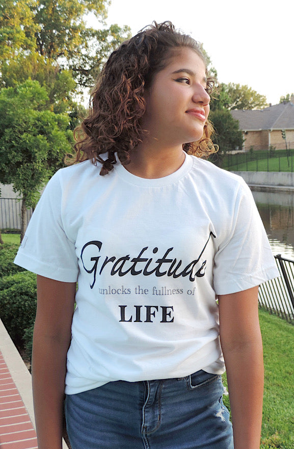 Gratitude Èna Women’s T Shirt